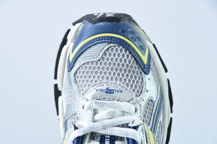 SNEAKER RUNNER 22
