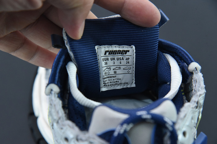 SNEAKER RUNNER 22