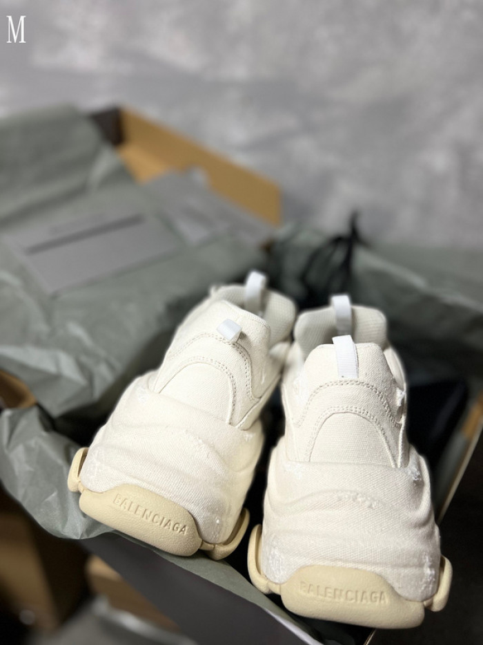 BALENCIAGA TRIPLES 16