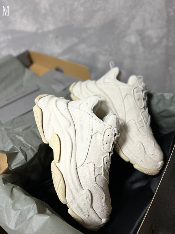 BALENCIAGA TRIPLES 16