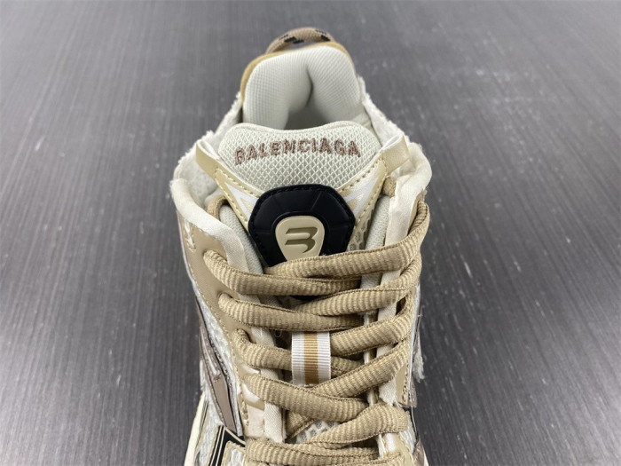 SNEAKER RUNNER 26