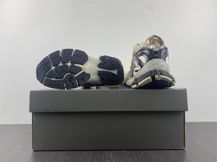 SNEAKER RUNNER 26
