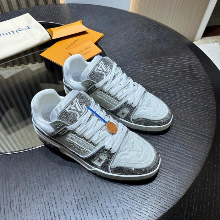 LV snekaers 122