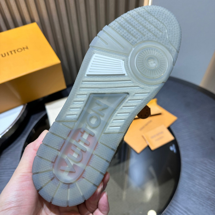 LV snekaers 122