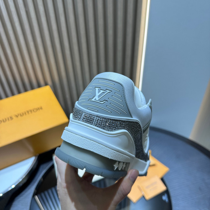 LV snekaers 122