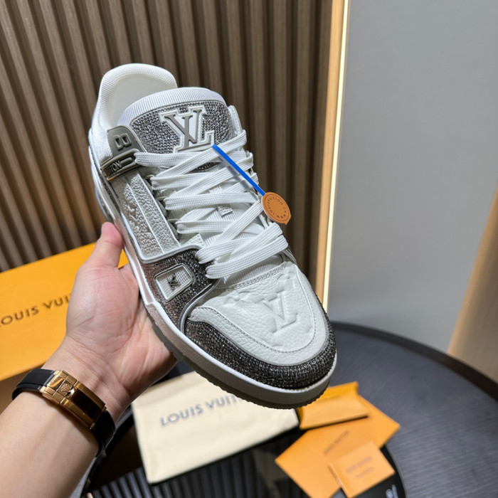 LV snekaers 122