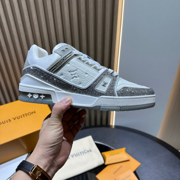 LV snekaers 122