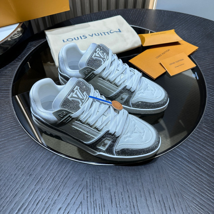 LV snekaers 122