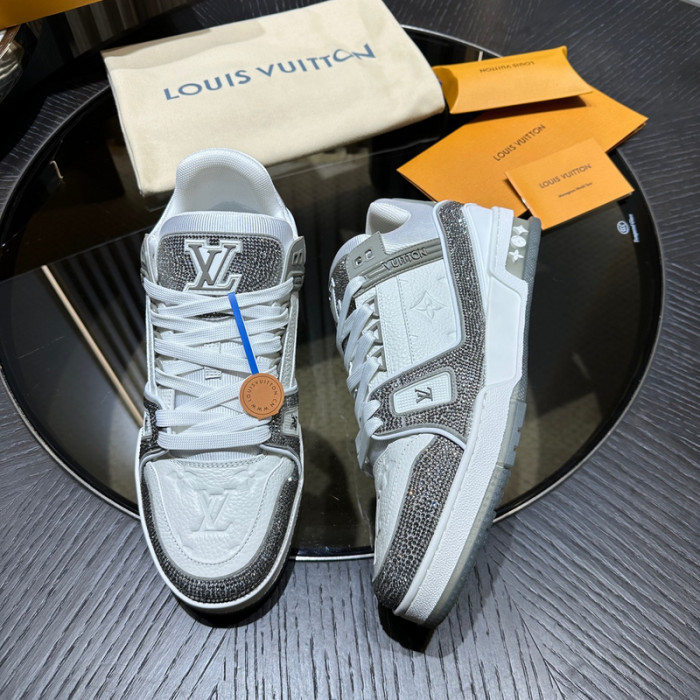 LV snekaers 122