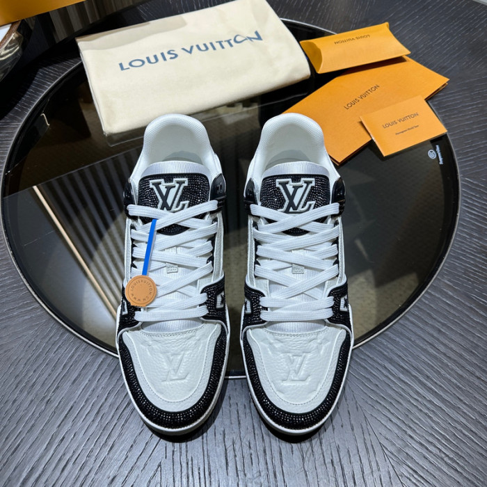 LV snekaers 124