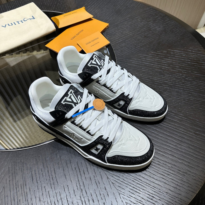 LV snekaers 124