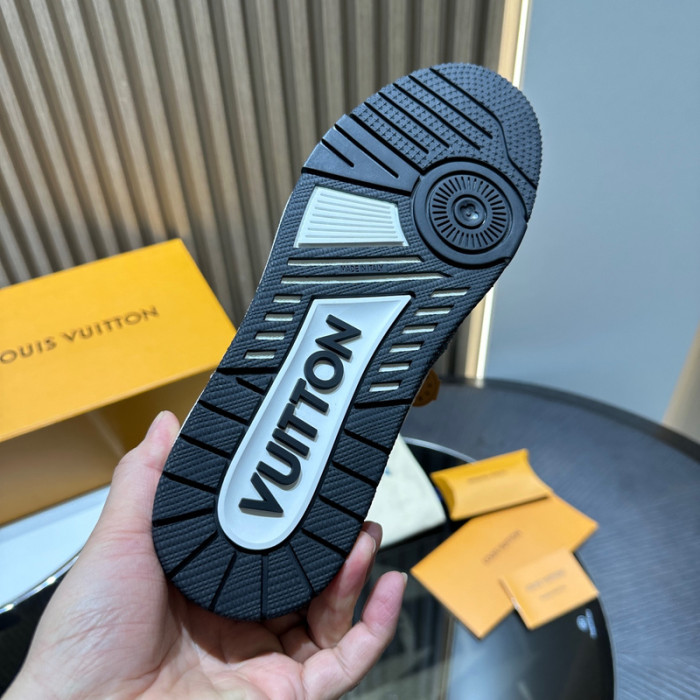 LV snekaers 124