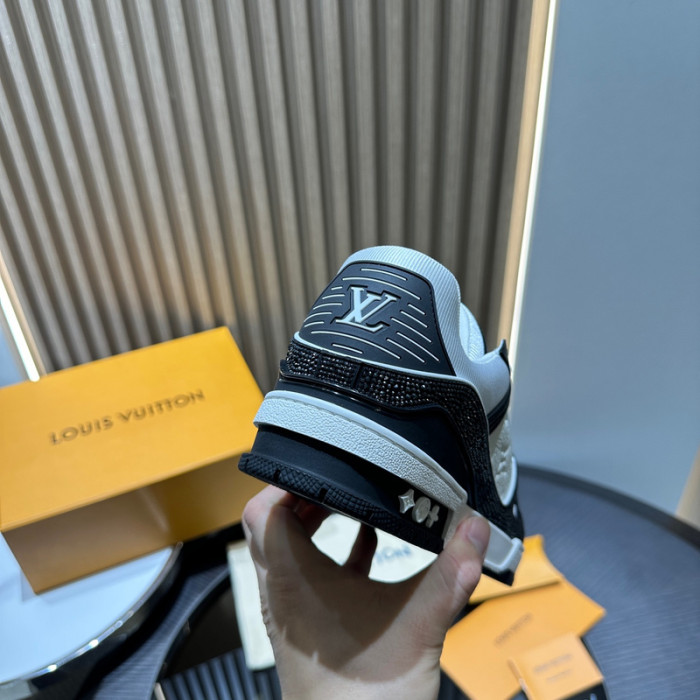 LV snekaers 124