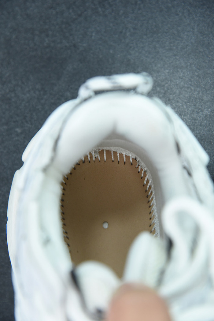 SNEAKER RUNNER 12