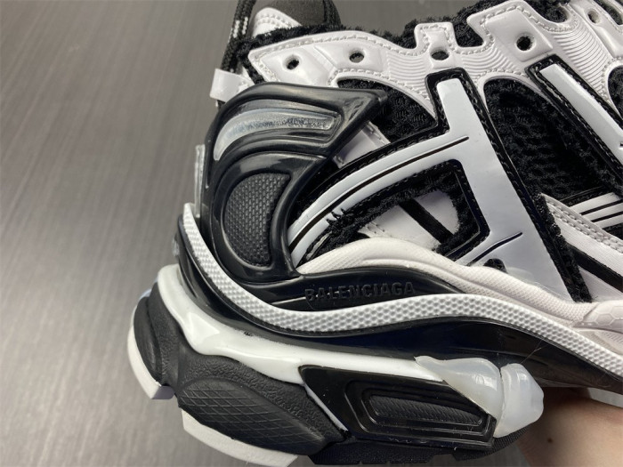 SNEAKER RUNNER 25