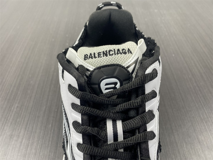 SNEAKER RUNNER 25