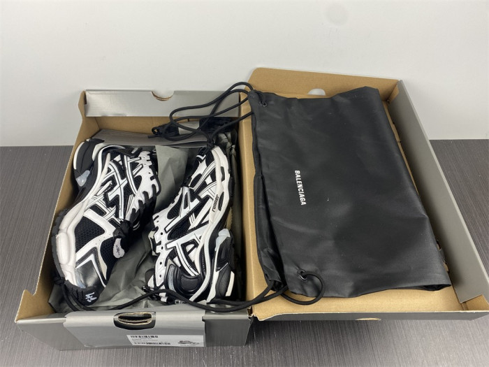 SNEAKER RUNNER 25