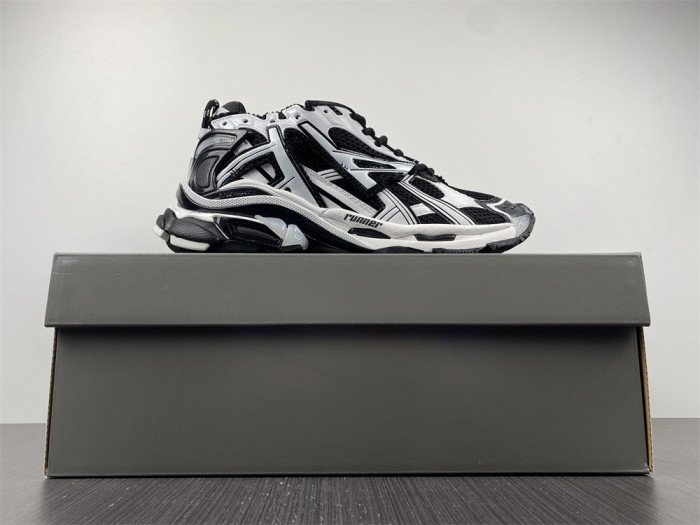 SNEAKER RUNNER 25