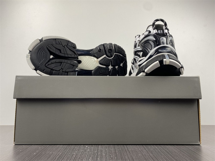 SNEAKER RUNNER 25