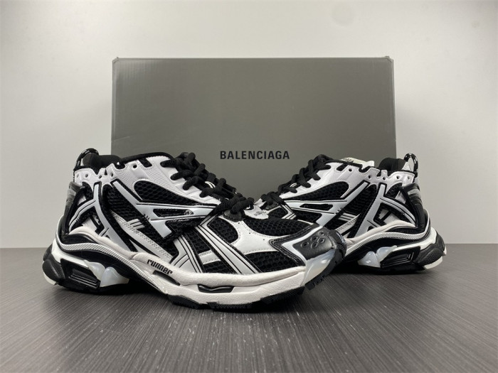 SNEAKER RUNNER 25