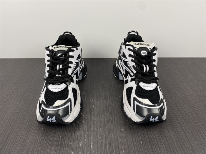 SNEAKER RUNNER 25