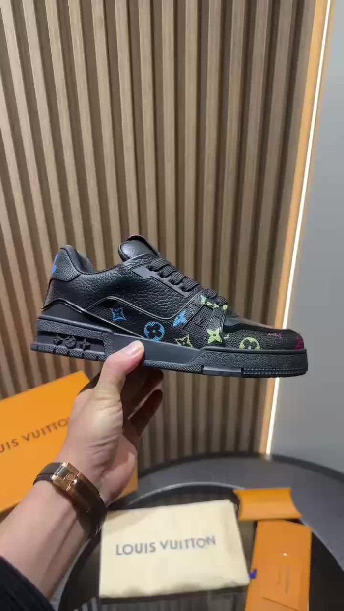 LV snekaers 126