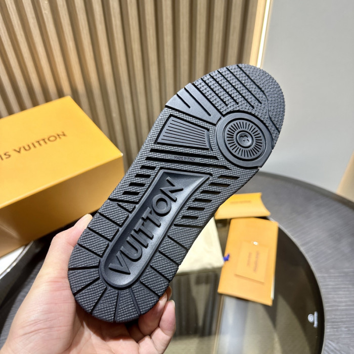 LV snekaers 126