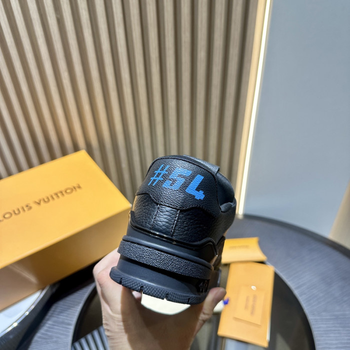 LV snekaers 126