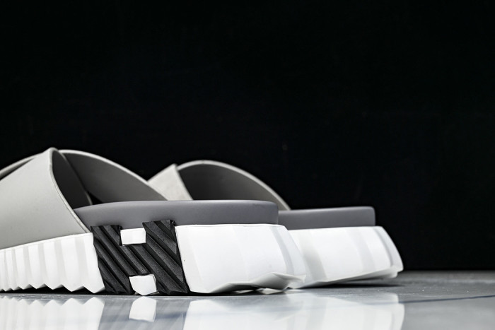 H**me5 Sandal 42