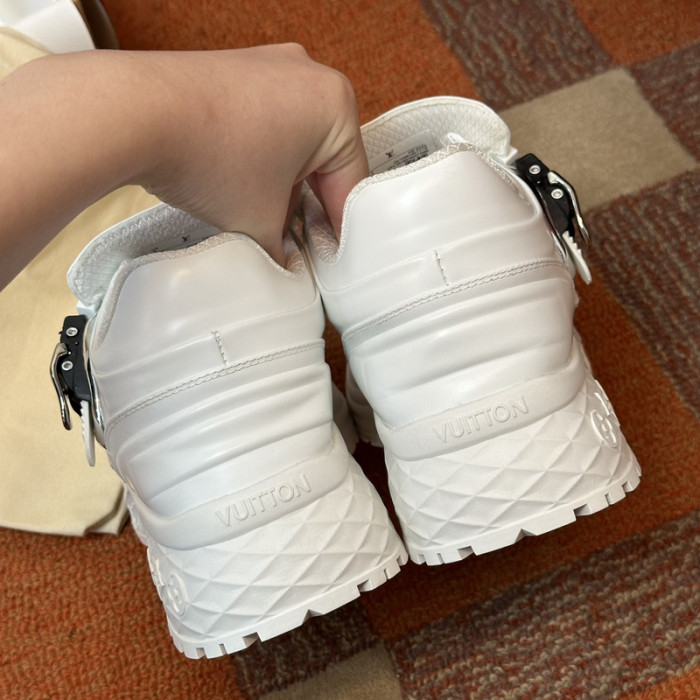 LV snekaers 115