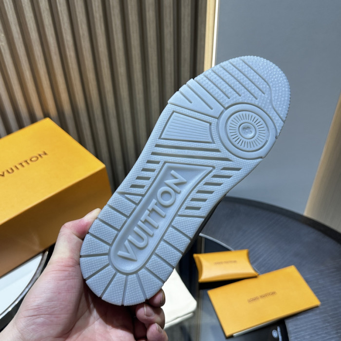 LV snekaers 172