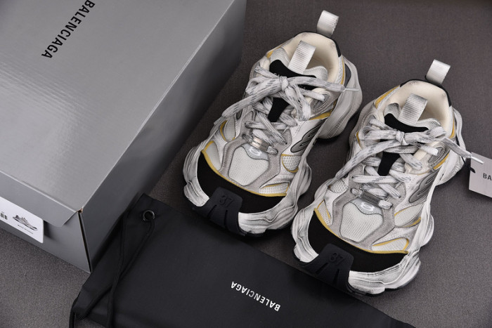 BALENCIAGA 10