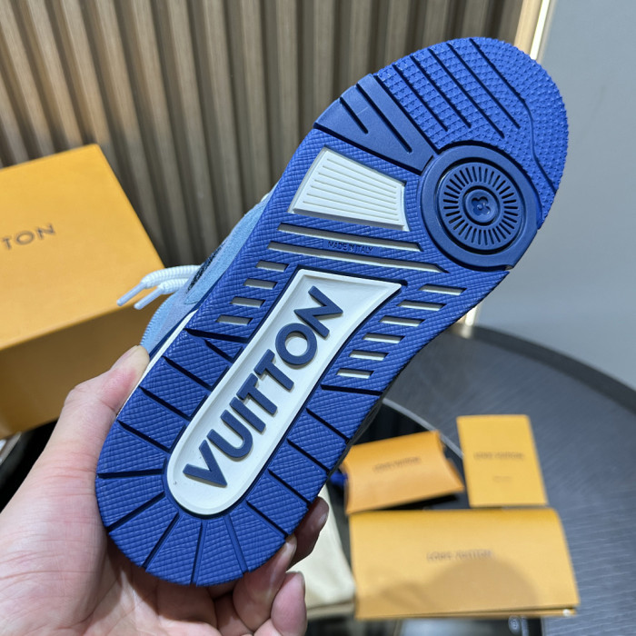 LV snekaers 250