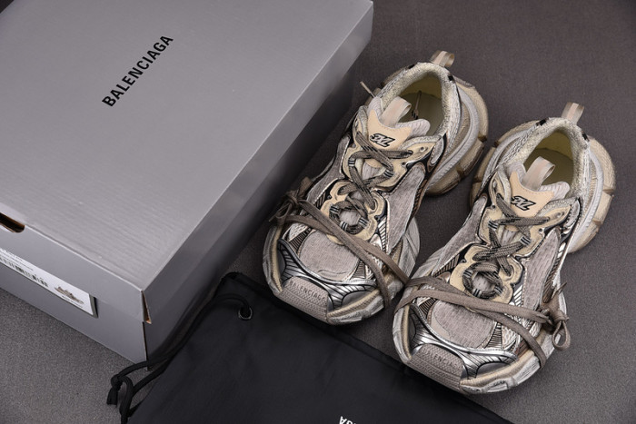 BALENCIAGA 24