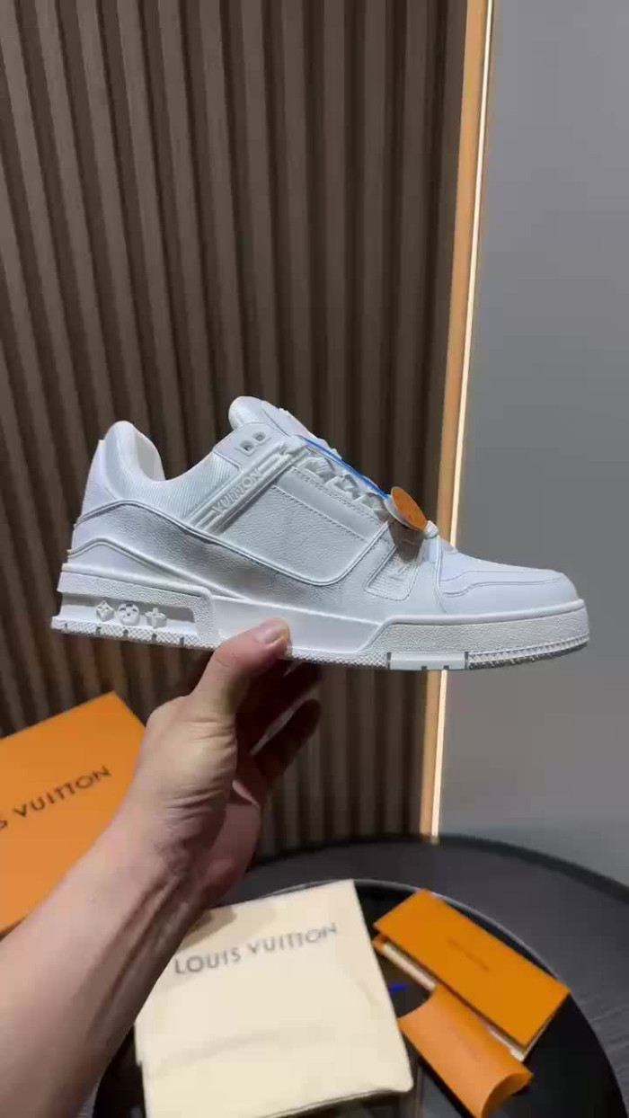 LV snekaers 151