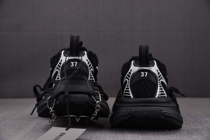 BALENCIAGA 04