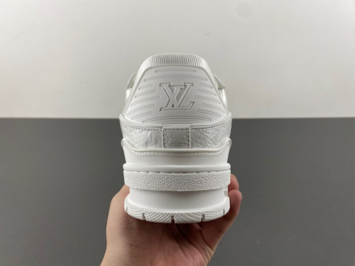 LV snekaers 208