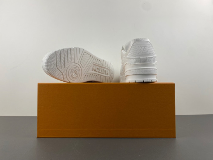LV snekaers 208