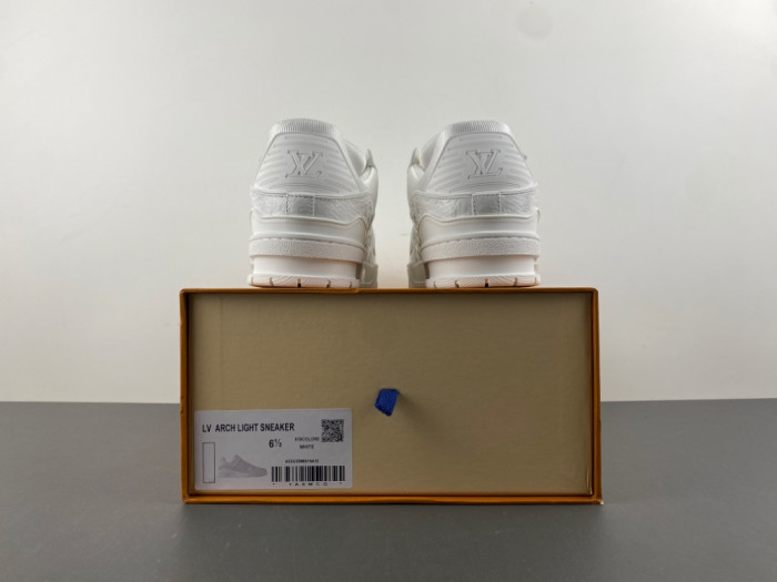 LV snekaers 208