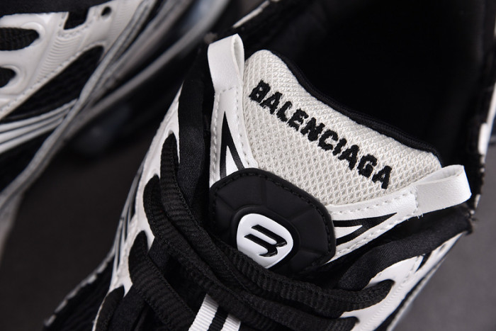BALENCIAGA 26
