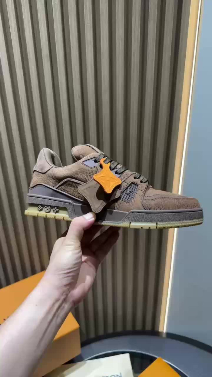 LV snekaers 153