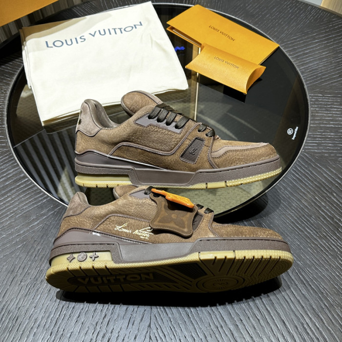 LV snekaers 153