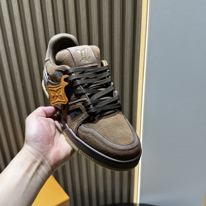 LV snekaers 153