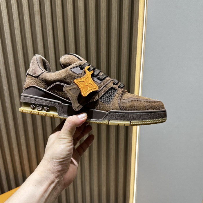 LV snekaers 153