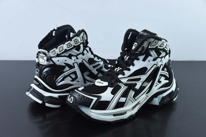 SNEAKER RUNNER 13