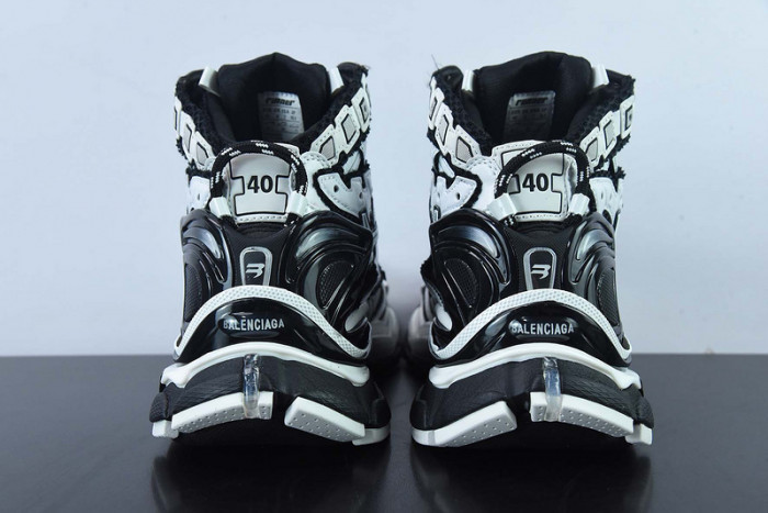SNEAKER RUNNER 13