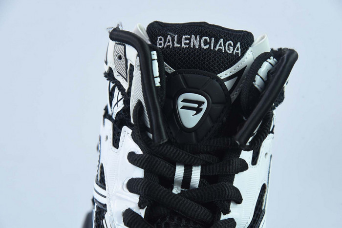SNEAKER RUNNER 13