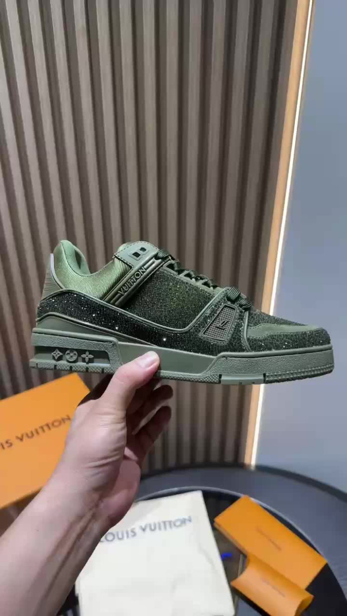 LV snekaers 148