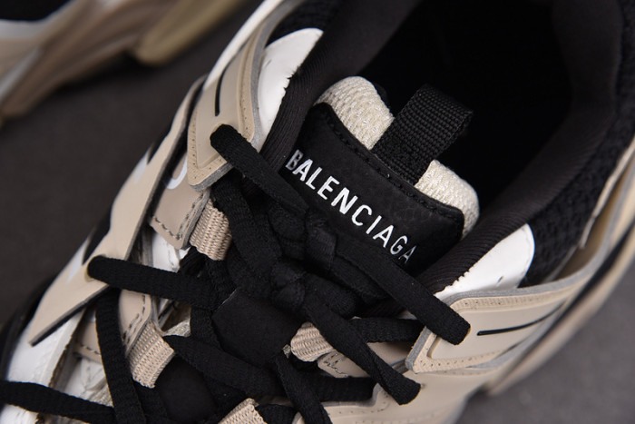 BALENCIAGA 17