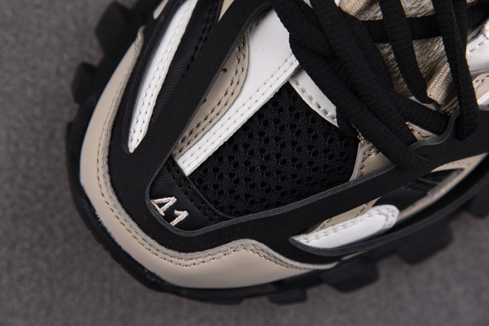 BALENCIAGA 17